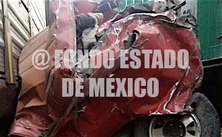 Muere conductor de camioneta por tratar de ganarle el paso al tren en Edomex