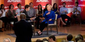 Un partidario de Clinton creó noticias falsas que usó el canal “MSNBC” para desacreditar documentos de WikiLeaks