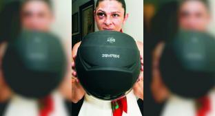 Un casco, la única defensa de Ana Gabriela Guevara