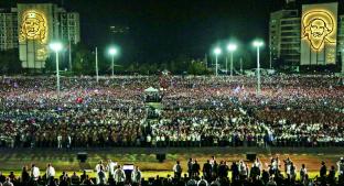 El pueblo grita &quot;Fidel somos todos&quot;