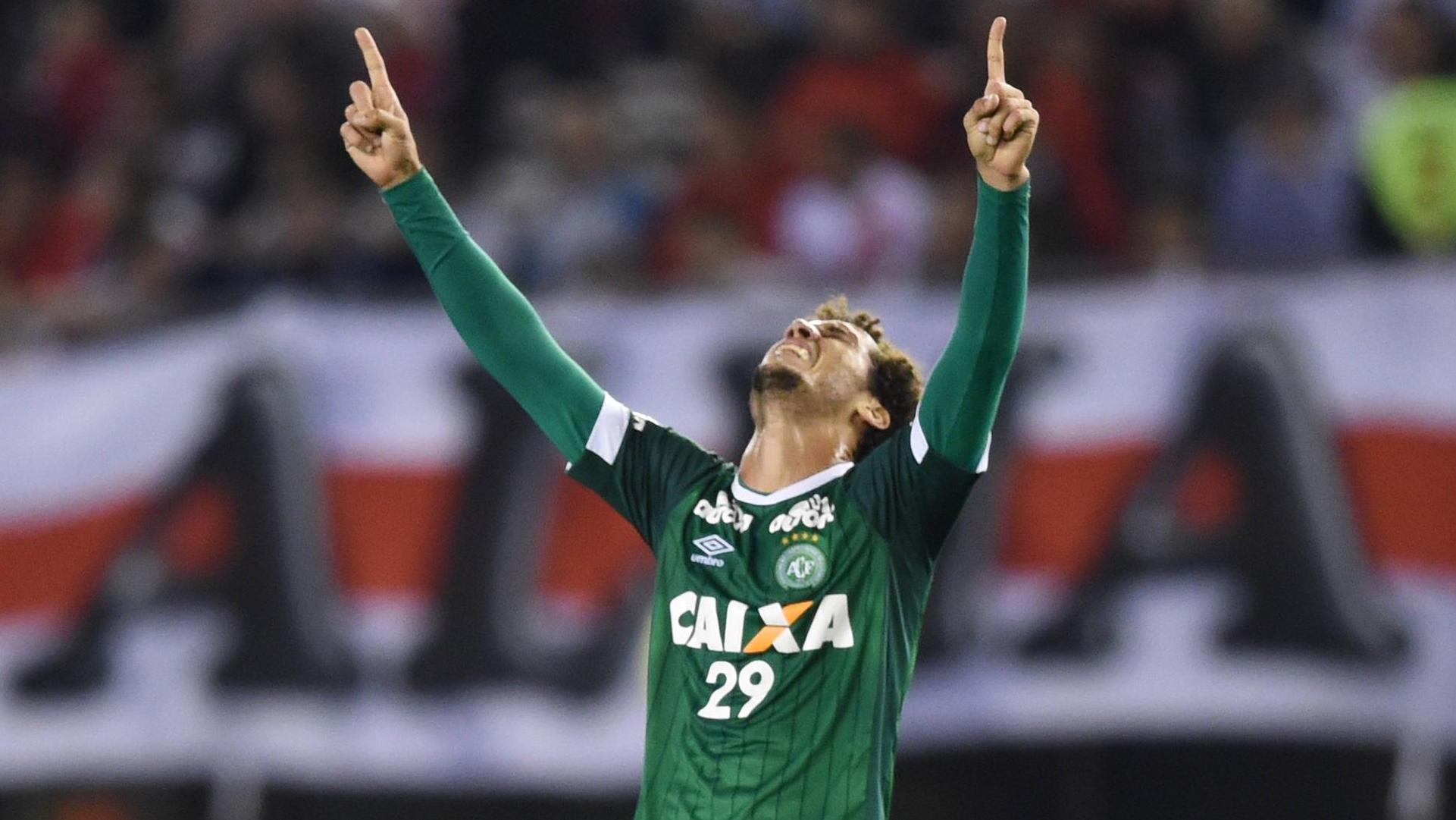 El sobreviviente del Chapecoense Helio Neto no sabe que el avión se estrelló y preguntó por el resultado del partido