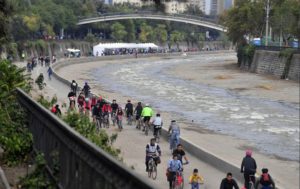 Como recorrer el río Mapocho en bicicleta