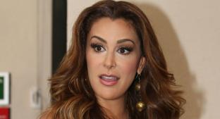 Ninel Conde deleita con sus 'bombones' en la recámara