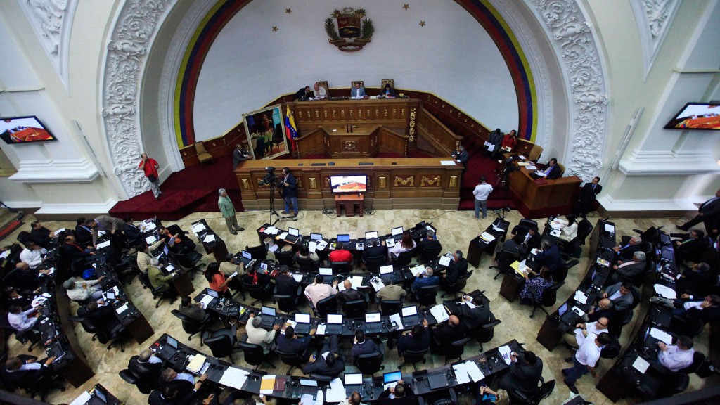 Opositores venezolanos piden reanudar el juicio a Nicolás Maduro ante el "fracaso" del diálogo