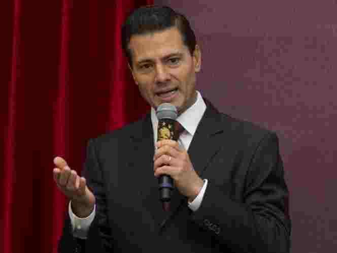 Peña Nieto felicita a Eugenio Caballero por premio Goya