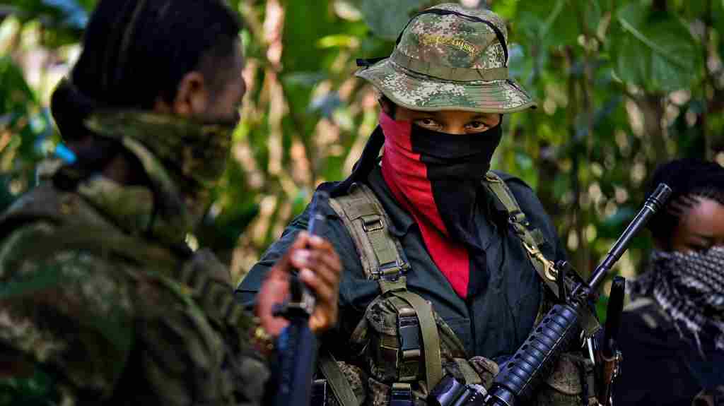 La historia de dos hermanos militares colombianos: uno está secuestrado por el ELN, el otro obligado a custodiar a las FARC