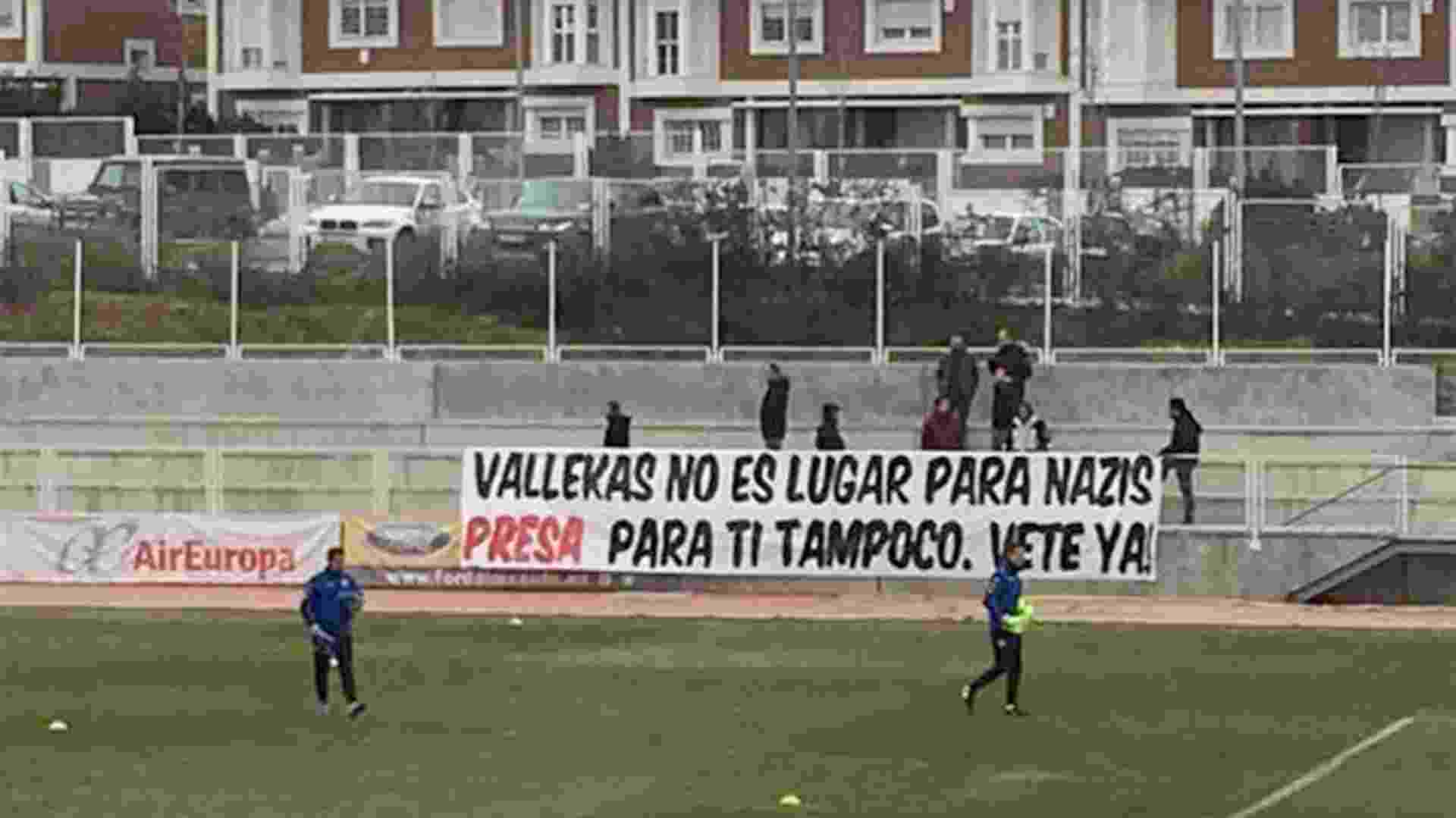 Un equipo español suspendió a un jugador porque la hinchada lo acusó de ser un "neonazi’