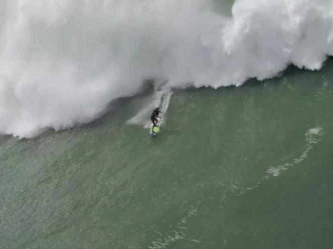 Video: Un dron graba el impresionante rescate de un surfista