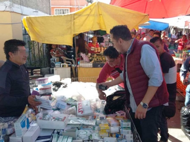 Decomisan 70 kilos de medicinas en tianguis de Iztapalapa