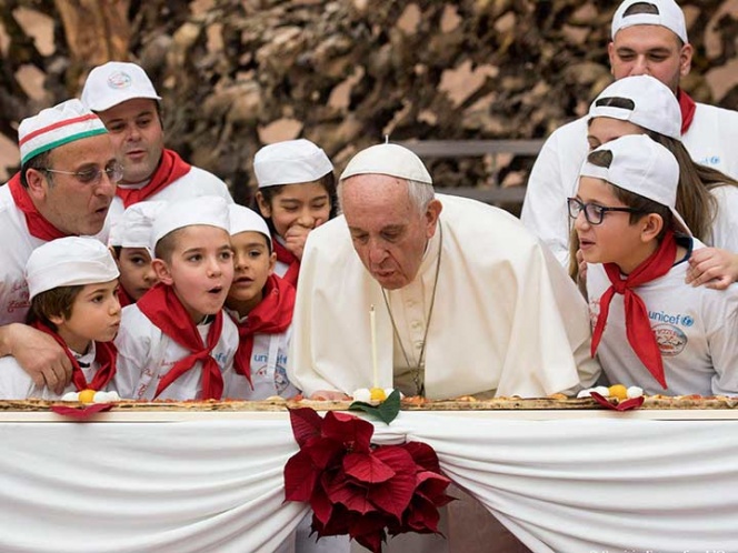 El Papa festeja su cumpleaños junto a niños y fieles