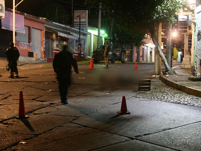 Bebían 2 sujetos en la calle, los balean y muere uno