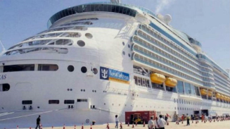 Con 220 pasajeros enfermos llega crucero a Florida