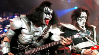 Gene Simmons también fue denunciado por acoso