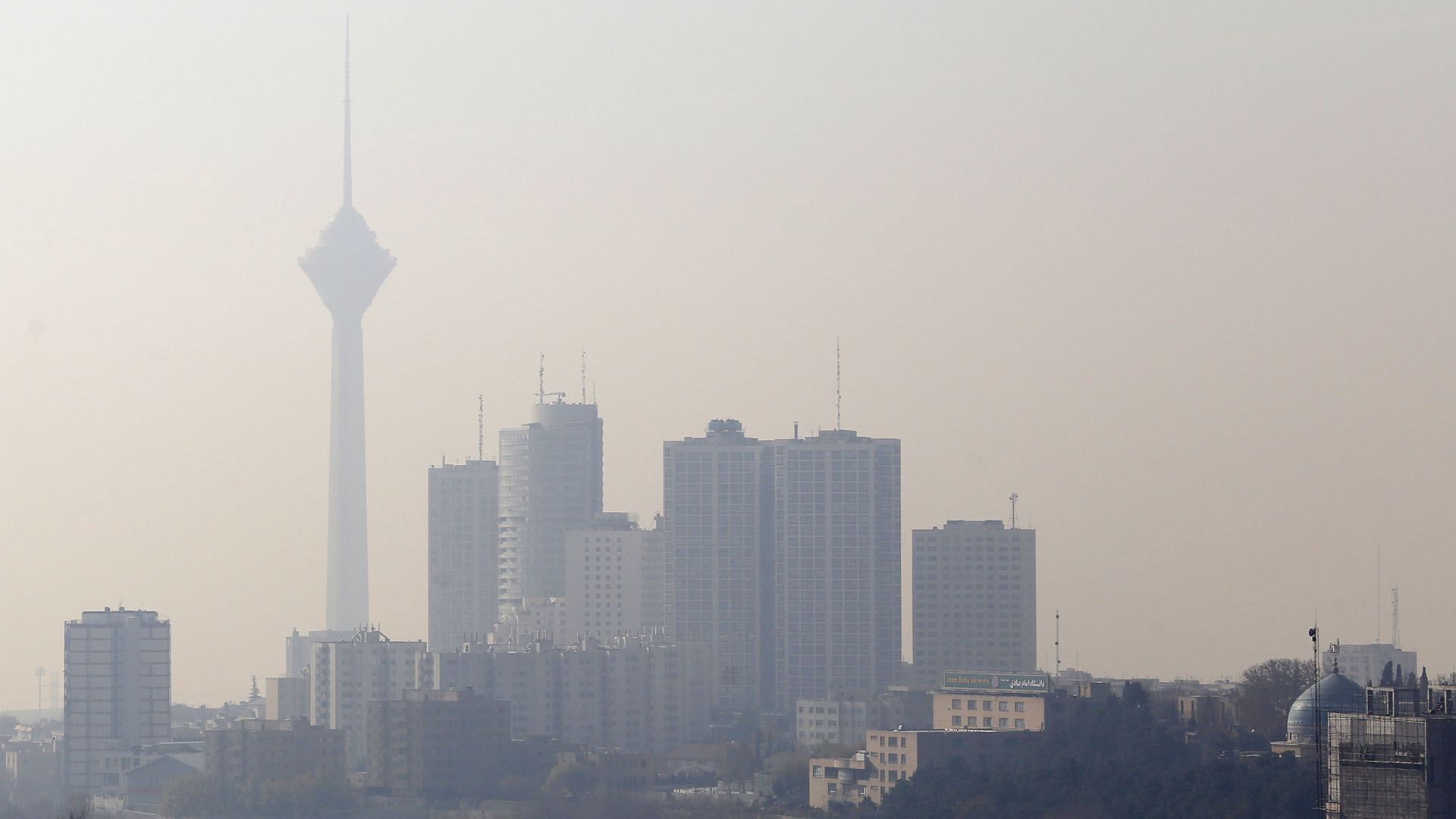 Irán: cerraron escuelas e industrias por la contaminación extrema que asola a Teherán