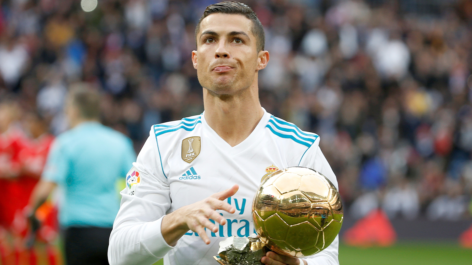 La ceremonia de Cristiano Ronaldo con sus cinco Balones de Oro en el Santiago Benabéu