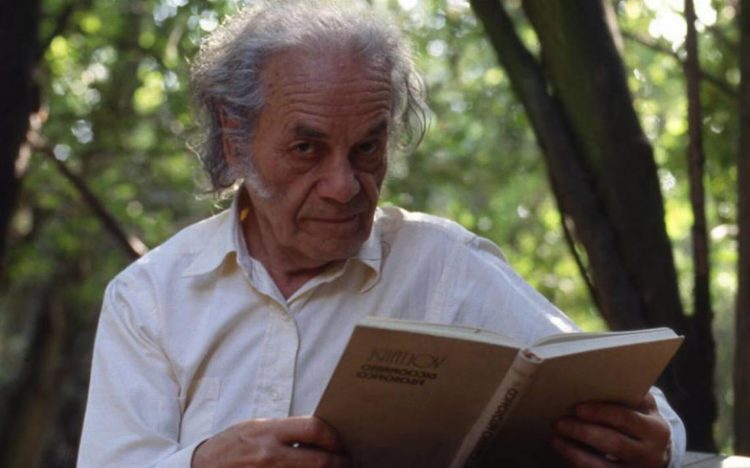 Denuncian el robo de cuadernos inéditos de Nicanor Parra que fueron sustraídos desde su casa