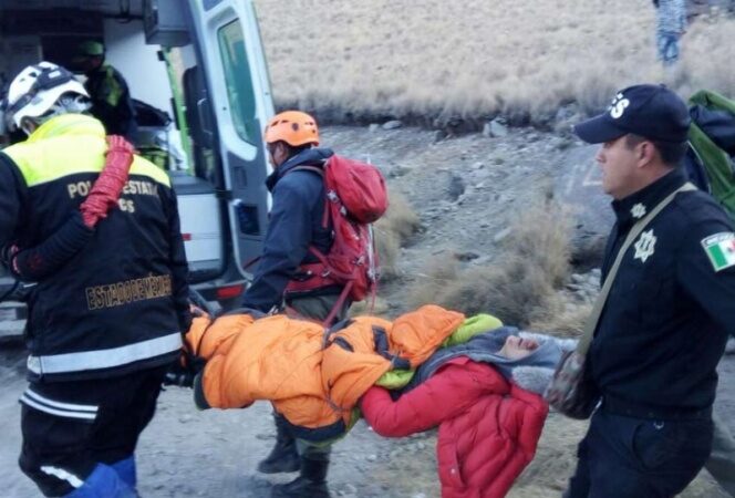 Rescatan a niño en Nevado de Toluca, cayó 30 metros de altura