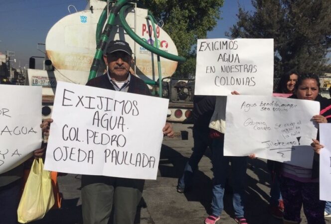 ‘Toman’ vecinos pozos ante escasez de agua en Ecatepec