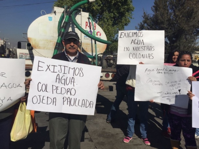 ‘Toman’ vecinos pozos ante escasez de agua en Ecatepec