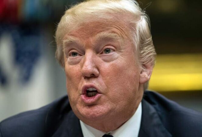 Trump niega haber llamado 'agujeros de mierda' a algunos países