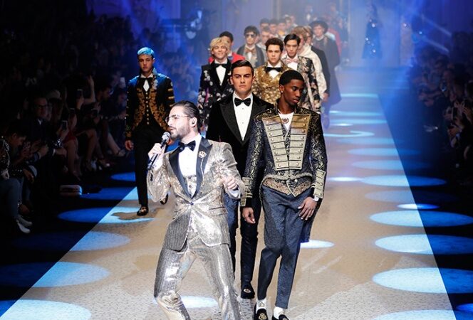 Maluma canta en la pasarela de Dolce & Gabbana