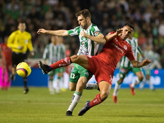 León, con paso perfecto a costa del Toluca