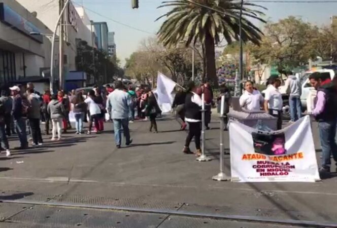 Bloqueo desquicia tránsito en avenida Ferrocarril de Cuernavaca