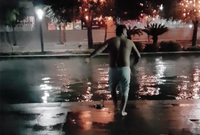 ¿Frío? Hombre lo desafía y se lanza al lago de Paseo Santa Lucía