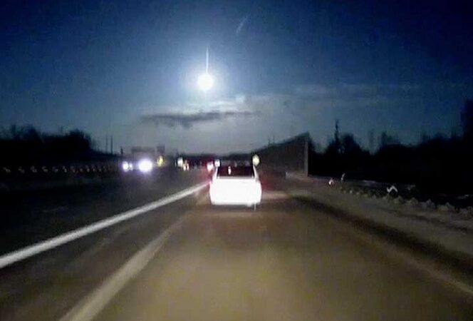 Videos: Meteorito enciende y hace crujir el cielo en EU