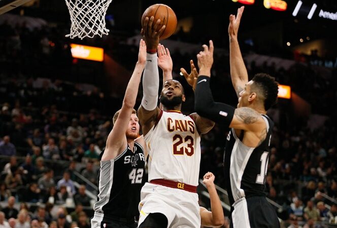 LeBron James se une al club de los 30 mil puntos