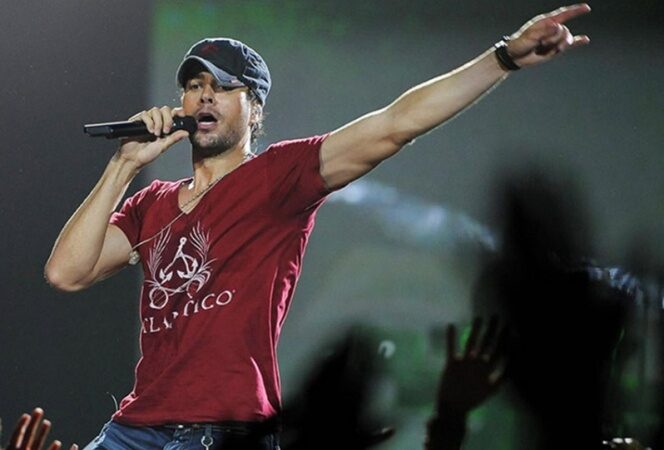 Iglesias demanda a Universal por regalías de 'streaming'