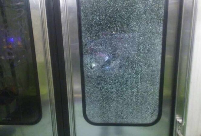 Disparan balines a trenes de L8 del Metro; buscan a responsables