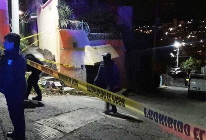 Asesinan a pareja dentro de su camioneta en Naucalpan
