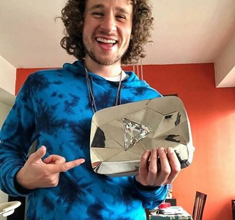 ¡Luisito Comunica recibió tremendo regalo de YouTube! 