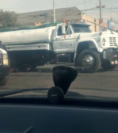 #ÚLTIMO | PIPA de AGUA atropella a un motociclista en la Avenida R1