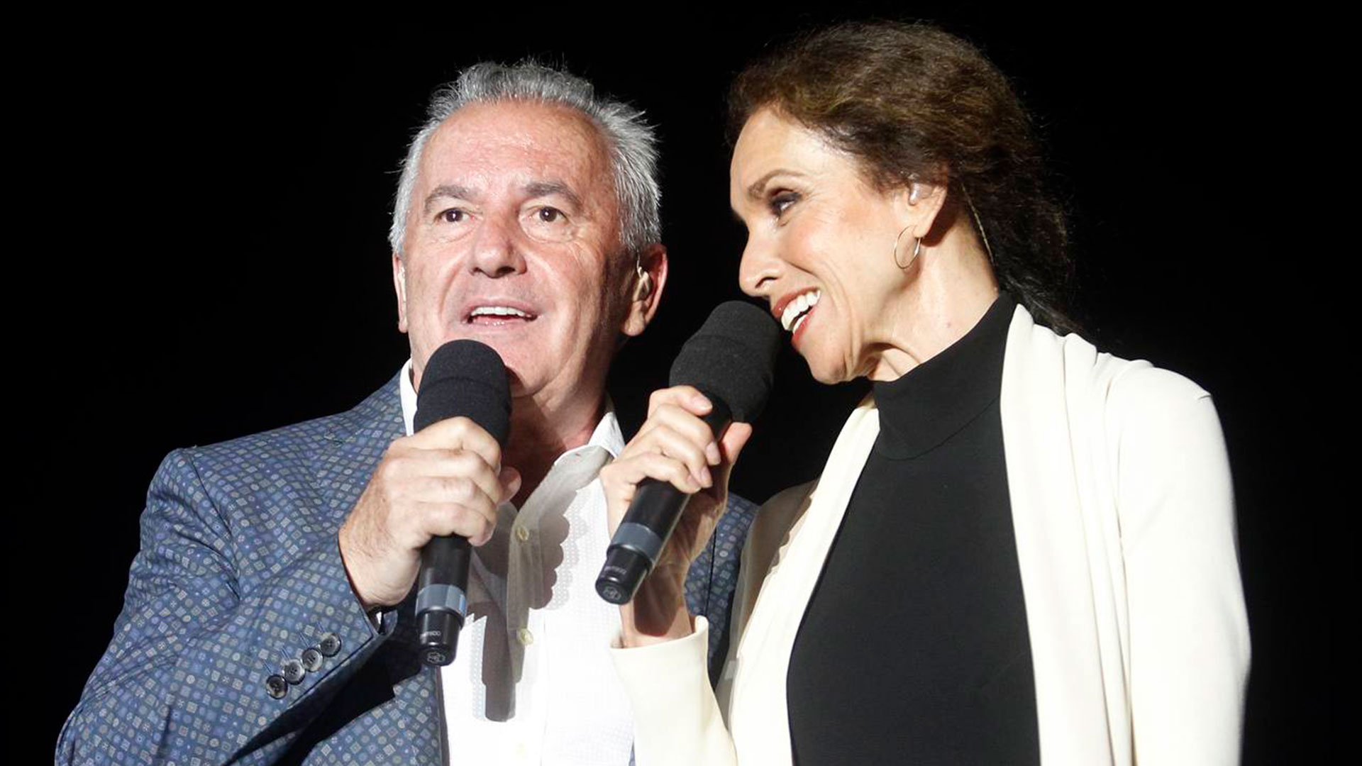 Ana Belén y Víctor Manuel dicen que Julio Iglesias los defendió en dictadura