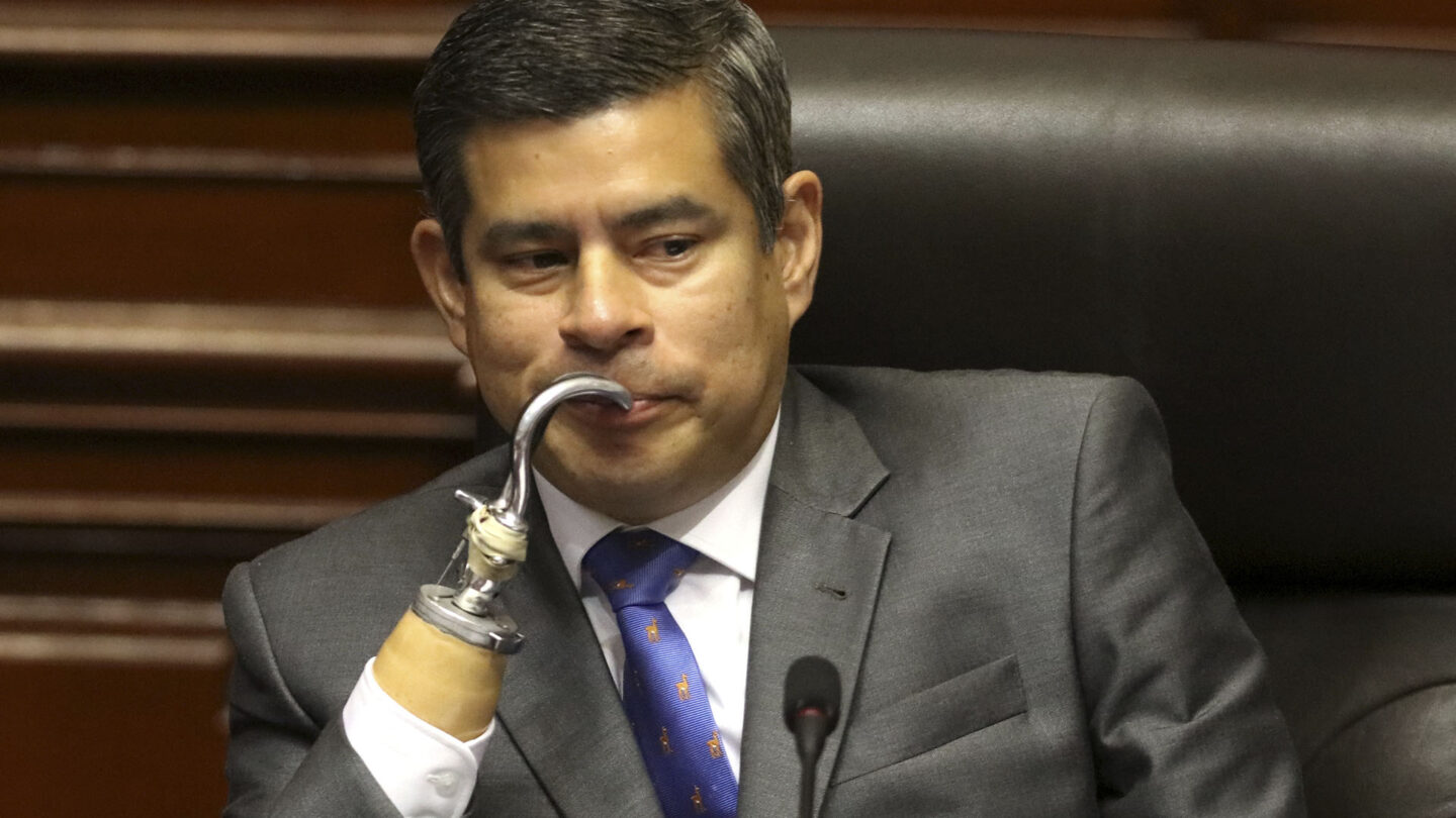 El presidente del Congreso de Perú llamó asesino a Nicolás Maduro y pidió que no se le permita entrar al país |
