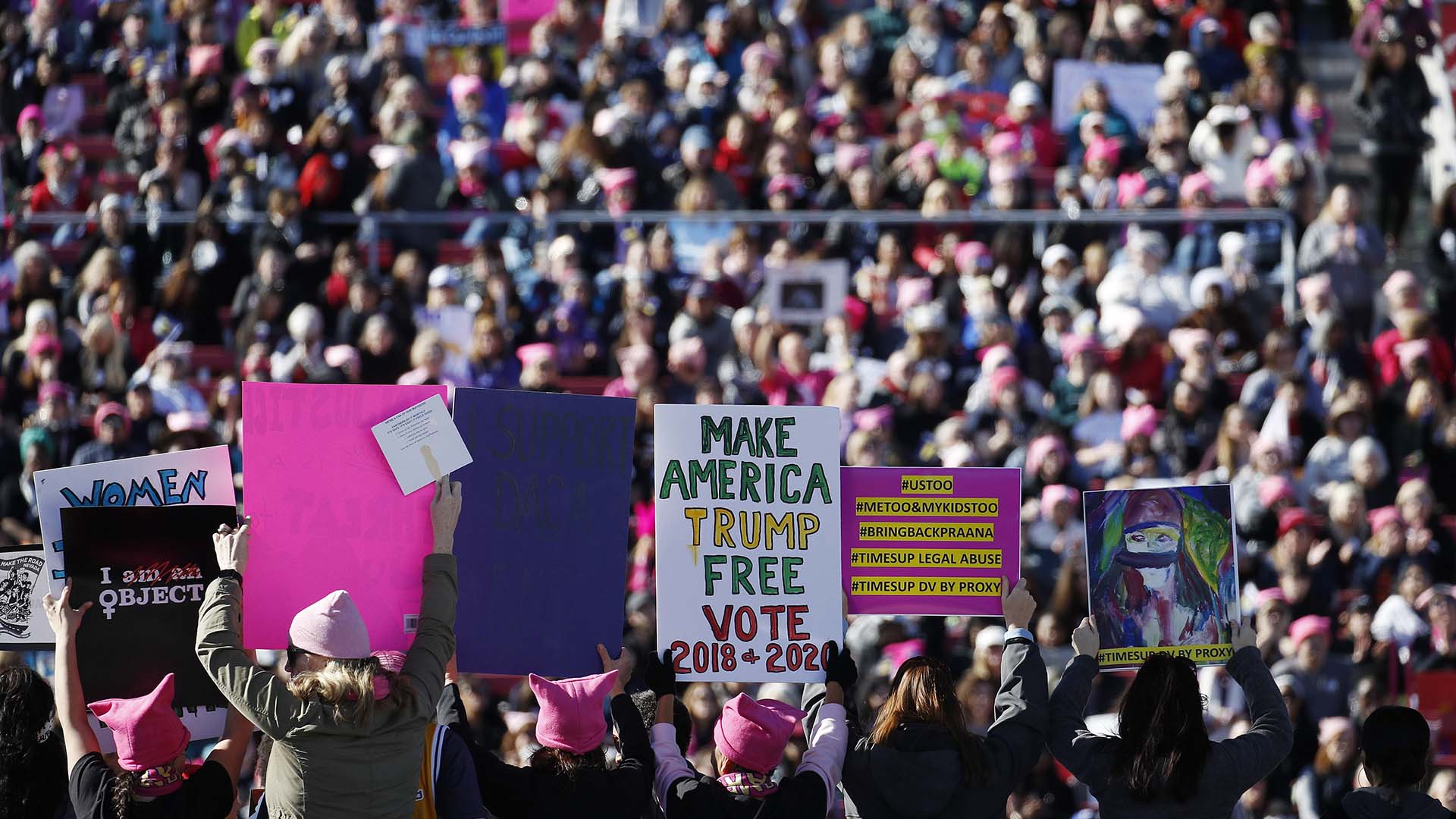 Miles de mujeres se movilizaron en Estados Unidos por la igualdad de género