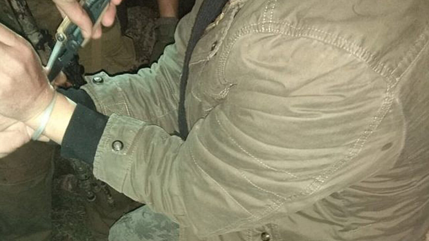 El Ejército de Israel detuvo en Cisjordania a un palestino camuflado de soldado otro sospechoso está prófugo |