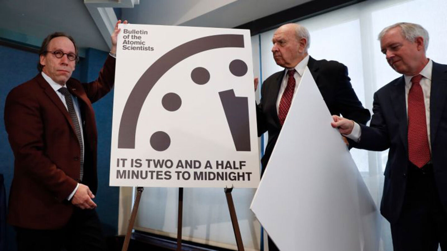 Científicos colocan el Reloj del Juicio Final a dos minutos del apocalipsis |