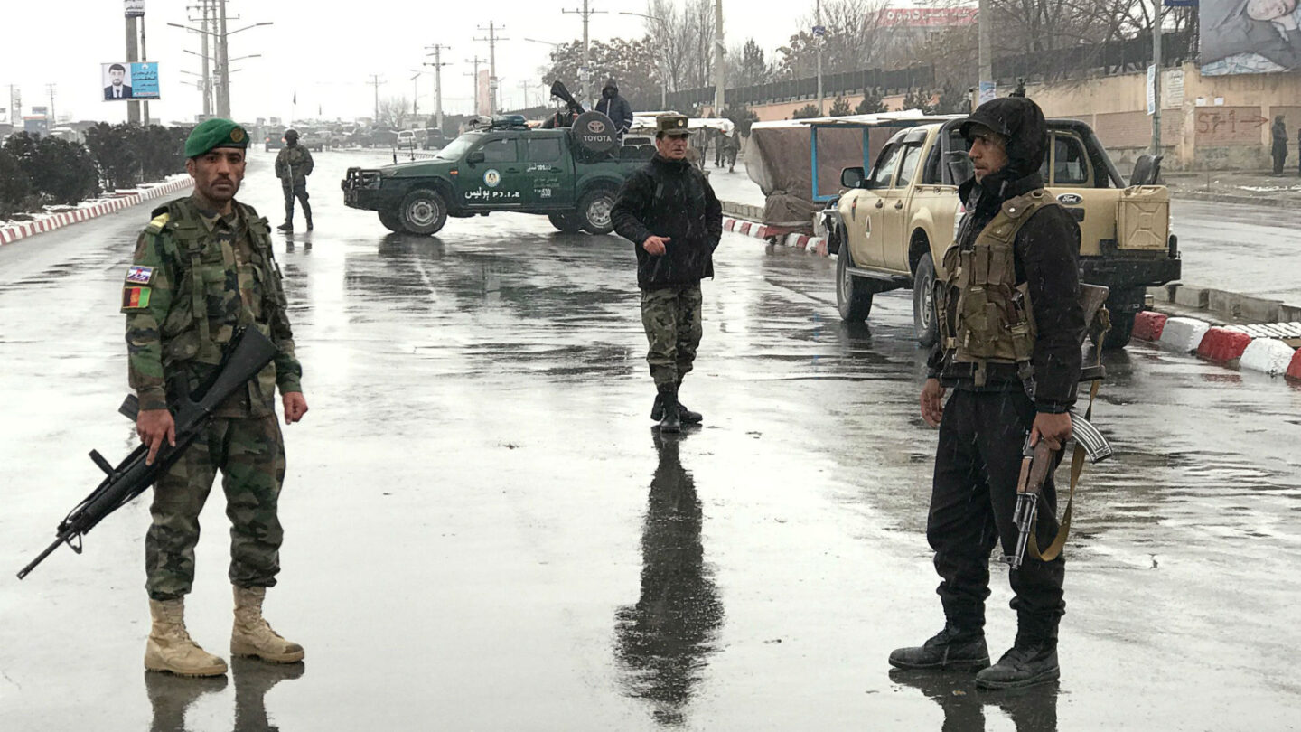 Atentado del Estado Islámico en Afganistán al menos cinco muertos en un ataque suicida contra la academia militar de Kabul |