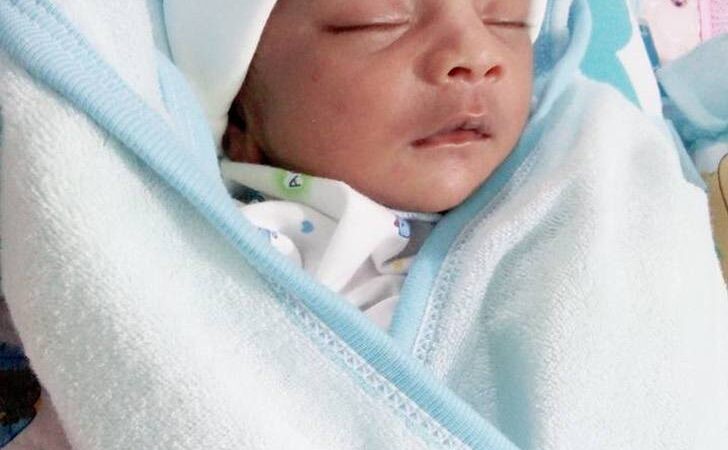 ¿Robert Pattinson tuvo un hijo? Este bebé luce igual que él y tiene a Internet en llamas