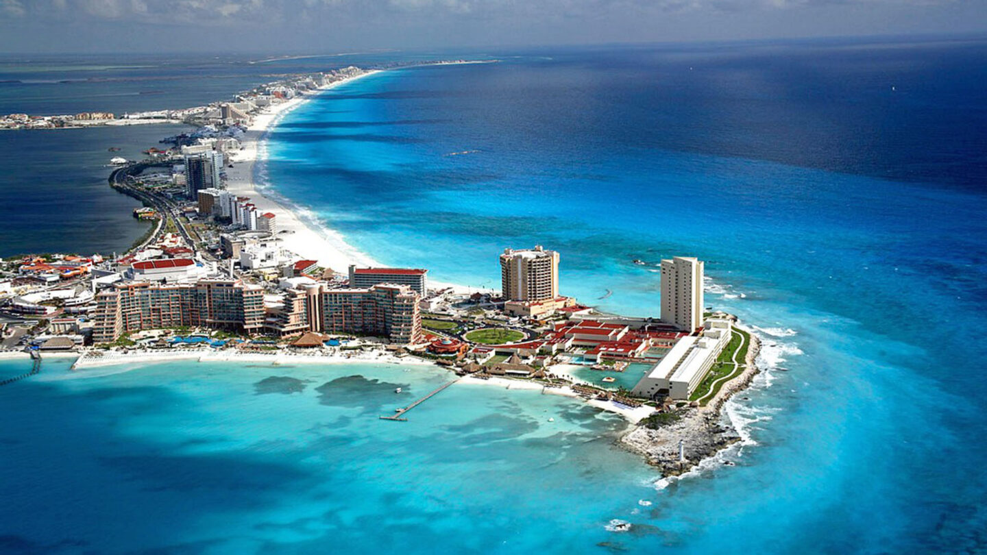 Las aerolíneas de EEUU se concentran en Cancún pero la violencia parece no tener fin |