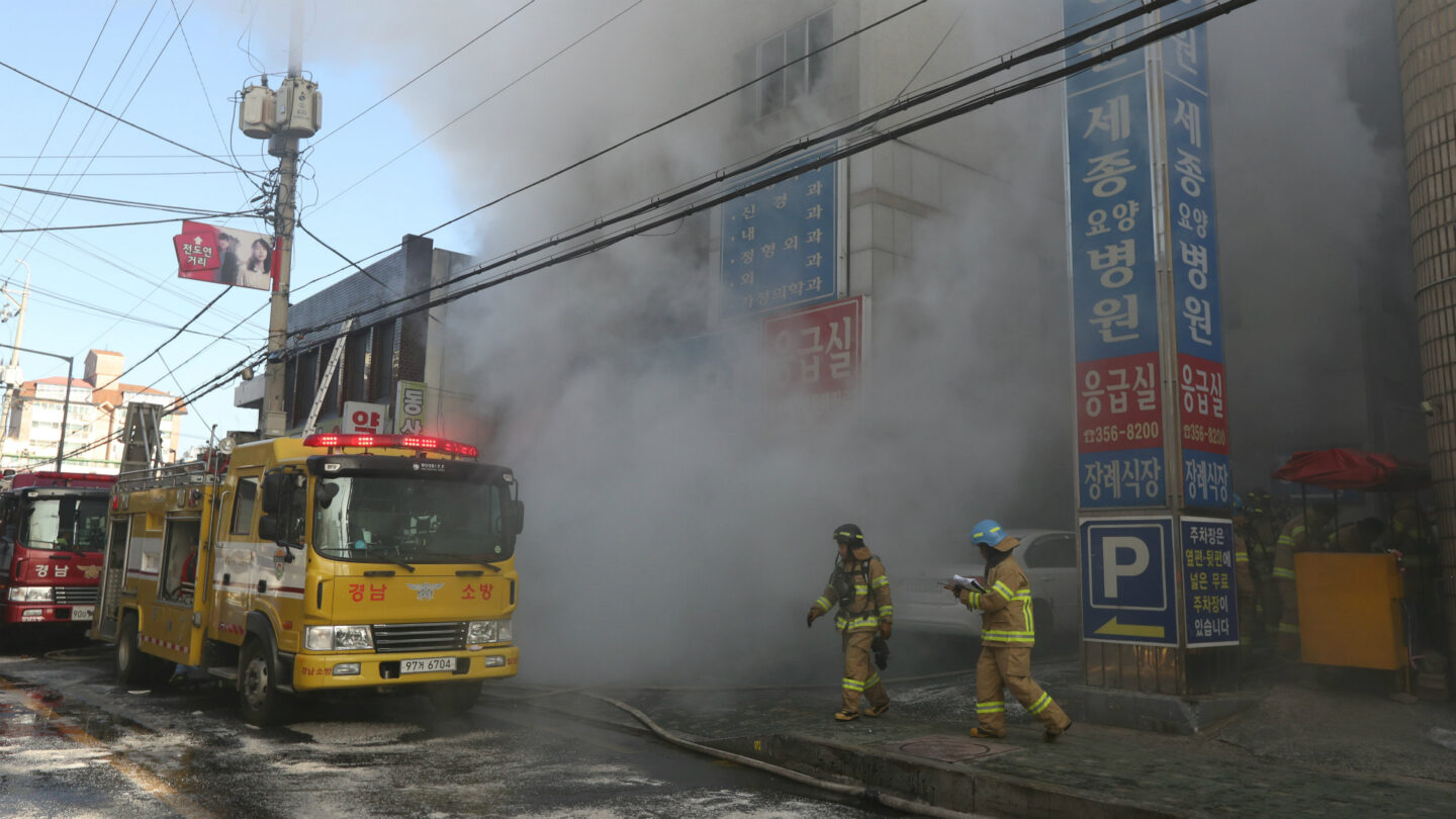 Tragedia en Corea del Sur al menos 40 muertos en un incendio en un hospital |