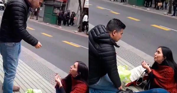 Mujer pide matrimonio en plena avenida PERO PARECE ESTAR OBSESIONADA