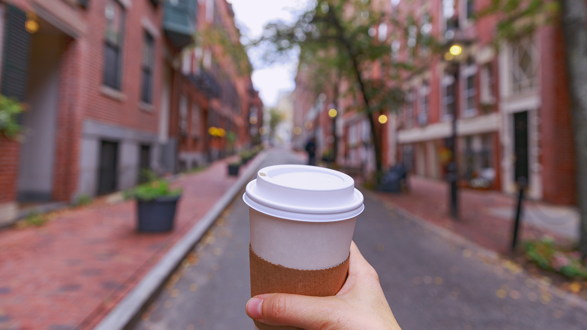 Reino Unido declara la guerra a los vasos de café desechables