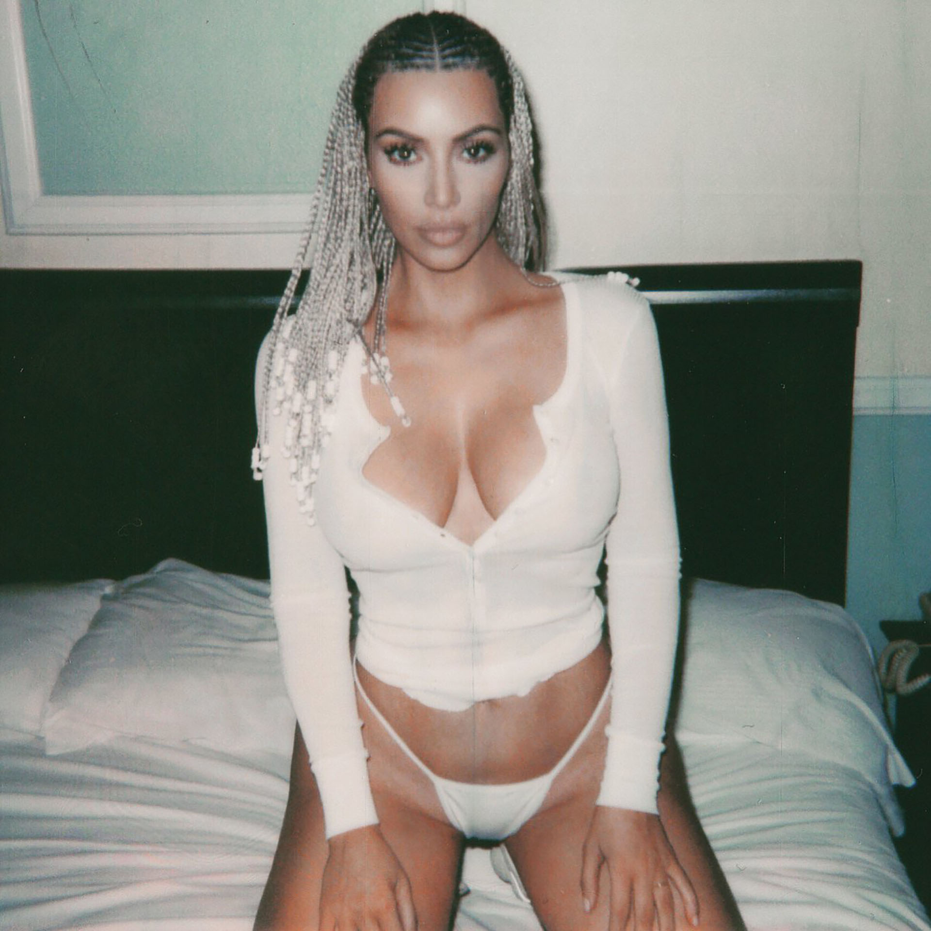 Kim Kardashian rompió internet: las impactantes fotos en topless de las que habla todo el mundo