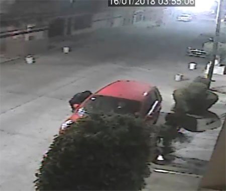 (VIDEO): Así se roban las llantas a las 4 de la mañana en Ecatepec