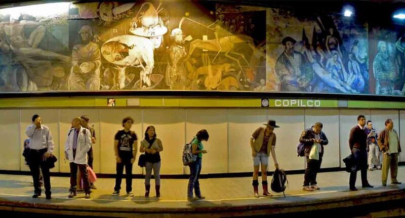 Cámaras del metro captan a joven viajando apuñalada