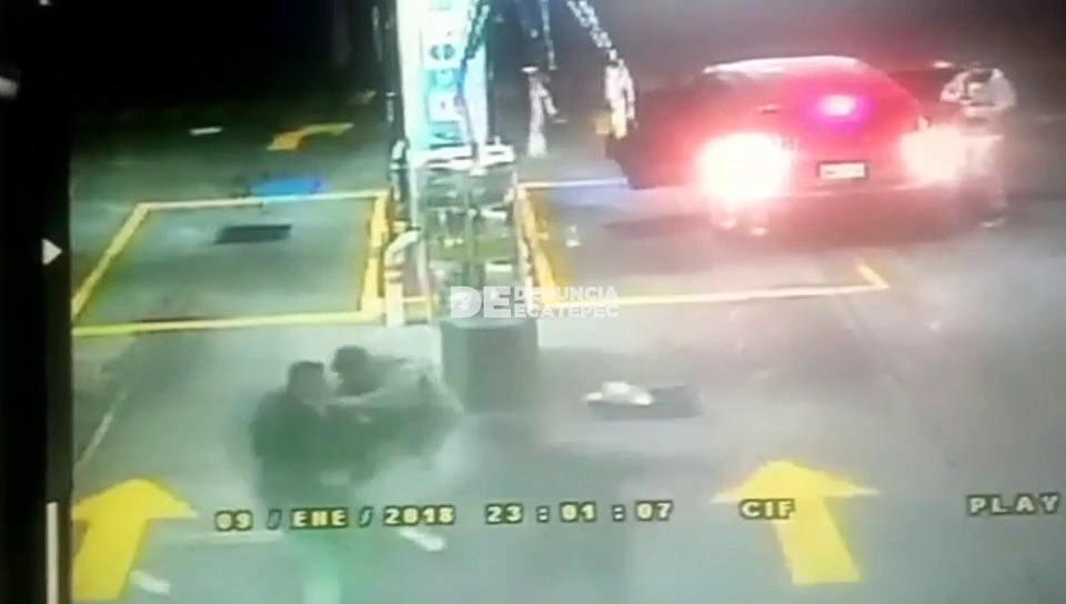 (VIDEO): Delincuentes roban y golpean brutalmente a empleado de gasolinera